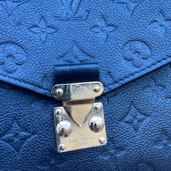 Louis Vuitton Pochette Métis handbag. - Picture 2 of 4